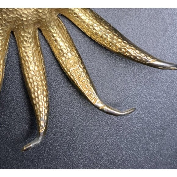 Boucher Flower Brooch Pin Faux Pearl Gold Tone Floral Classic Signed Vintage - Picture 7 of 7